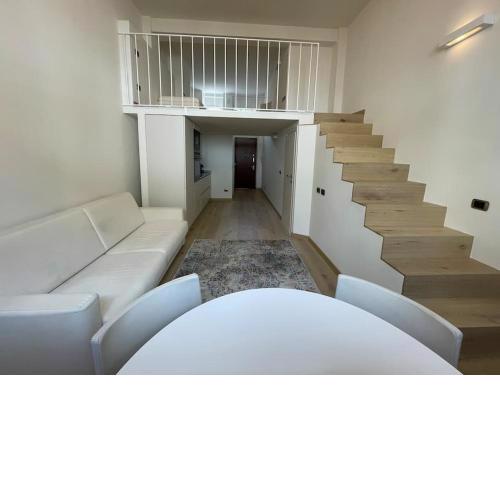 Modern apt connected to Duomo and San Raffaele