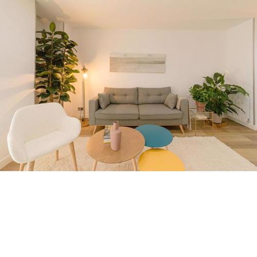 Modern apt with pool and gym next to Retiro Park by SharingCo