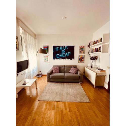 Modern Art Apartment - Duomo