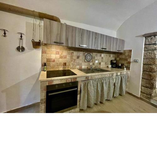 MODERN & AUTHENTIC maisonnette NEARBY CASTLE & PUBLIC PARKING & 5 min Historic Centre