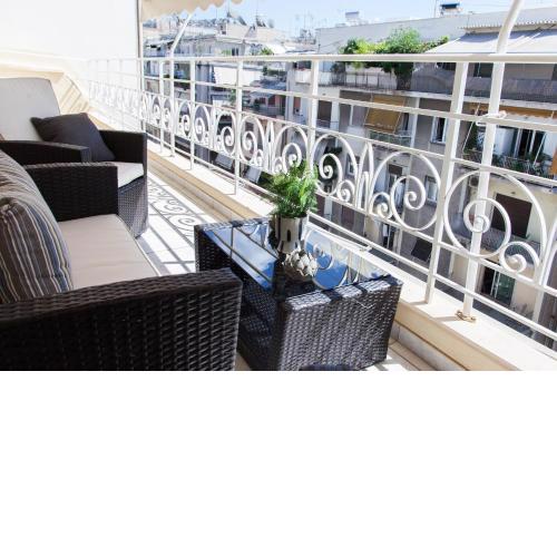 Modern Beauty in Central Athens!