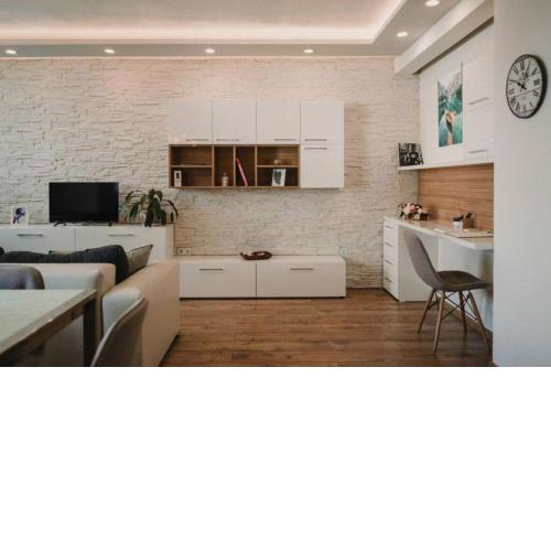 Modern & Central 1BR Apartment with Free street parking