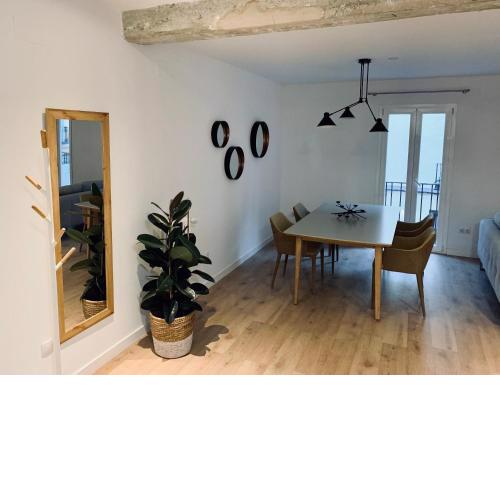 Modern & Chic 2BR/2BA apartment in trendy Chueca