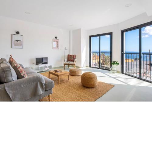 Modern Design House with Roof Terrace and Gym access
