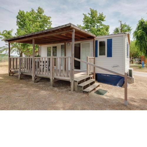 Modern detached chalet with terrace near the beach