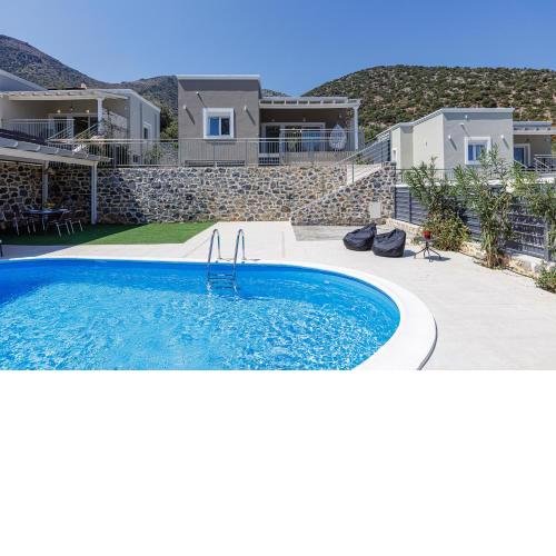 Modern family villa Basilicata Salmostro in Bali w/ Pool & BBQ Area