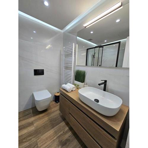 Modern Garden View Apt in Voula, Athens - Luxe