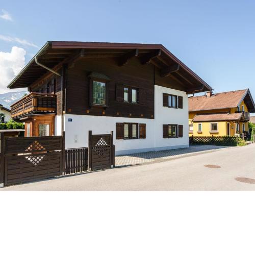 Modern Holiday Home in Bruck an der Gro glocknerstra e with Garden