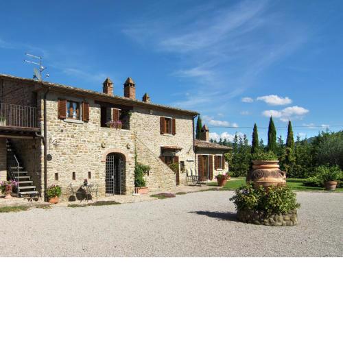 Modern Holiday Home in Cortona with Swimming Pool