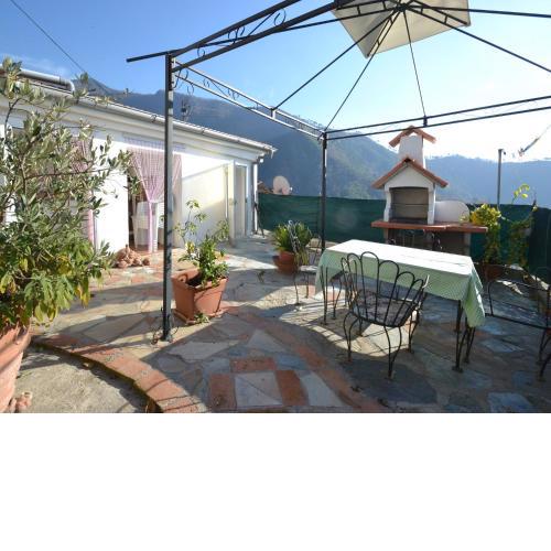 Modern Holiday Home in Montignoso near Aghinolfi Castle