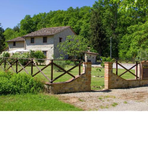Modern Holiday Home in Pietrafitta Umbria with Garden