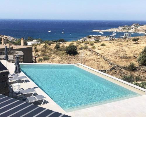 Modern home with 2 apartments, a swimming pool and sea view, in the area of Koundouros