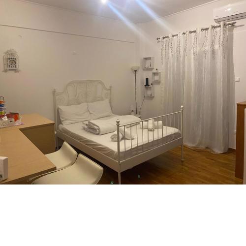 Modern, ideally located studio apartment