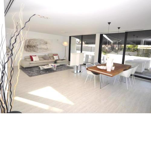 Modern luxury villa with pool and near the beach for 6 people