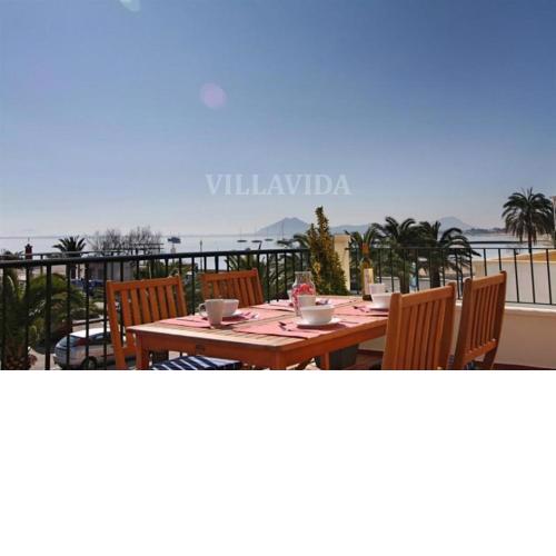 Modern marina seafront apartment