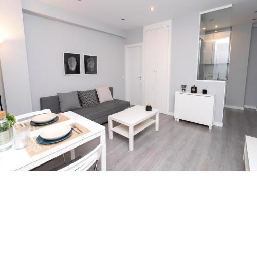 Modern Minimalist 1-bedroom in the center