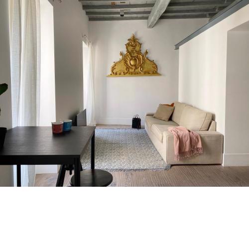 Modern pied a terre at the Spanish Steps