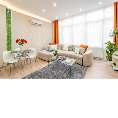 Modern, Quiet & Cozy Apartment in the middle of Downtown near Danube at Fashion street