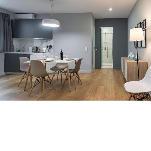 Modern, quite 1-BDR apt near Acropolis