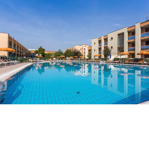 Modern Residence with Pool Quiet Location - Apartment with Private Garden