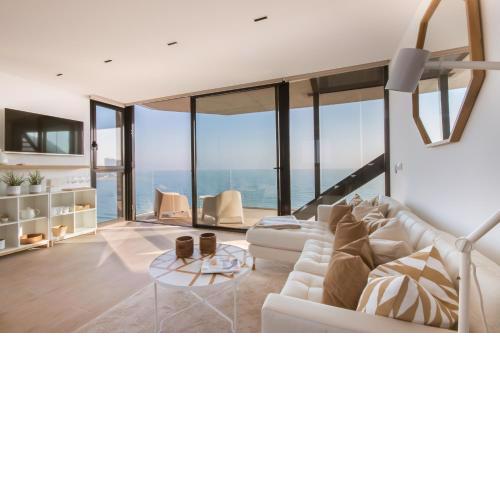 Modern sea front jacuzzi Blue Sky