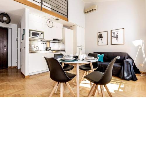 Modern Simplicity in Milan Centre