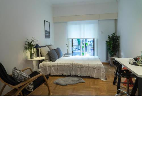 Modern studio apartment very close to city centre