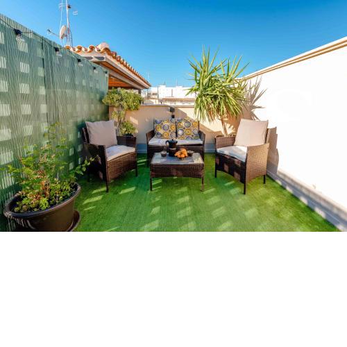 Modern Studio w/ Private Rooftop Terrace