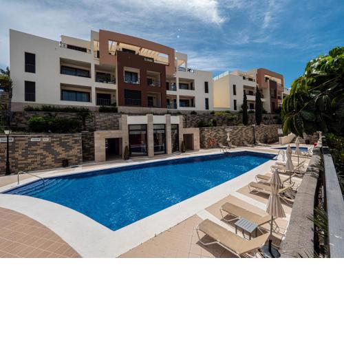 Modern & Stylish Resort Apartment with panoramic views, WIFI and free parking
