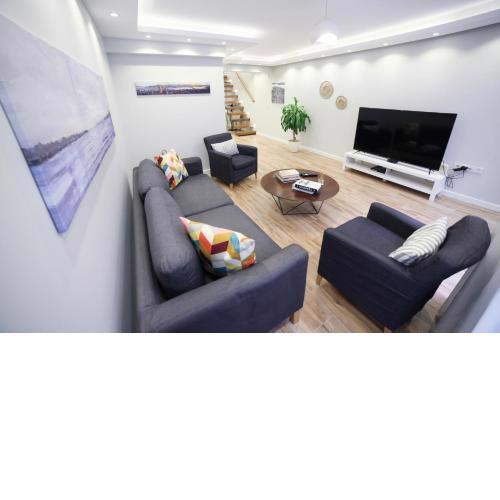 Modern Super Chic Duplex with a Terrace!