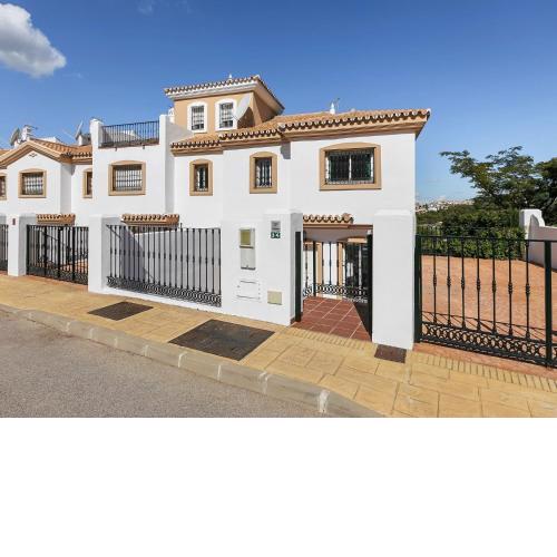 Modern Villa in Alhaur n el Grande with Swimming Pool