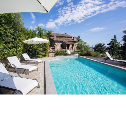 Modern Villa in Cortona Italy with Pool