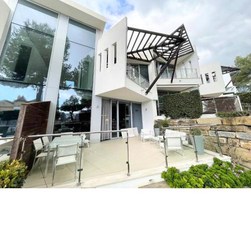 Modern villa in gated complex Sierra Blanca Marbella