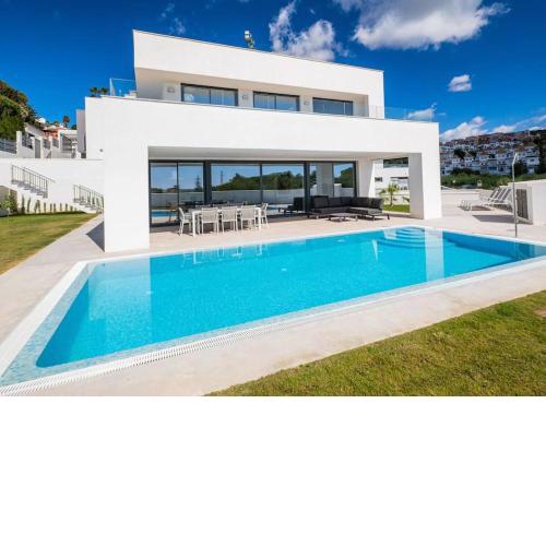 Modern villa walking distance from the beach