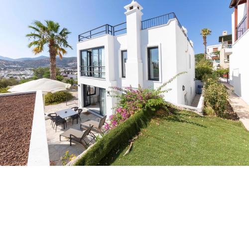 Modern Villa with Garden and Terrace near Beach in the Heart of Bodrum