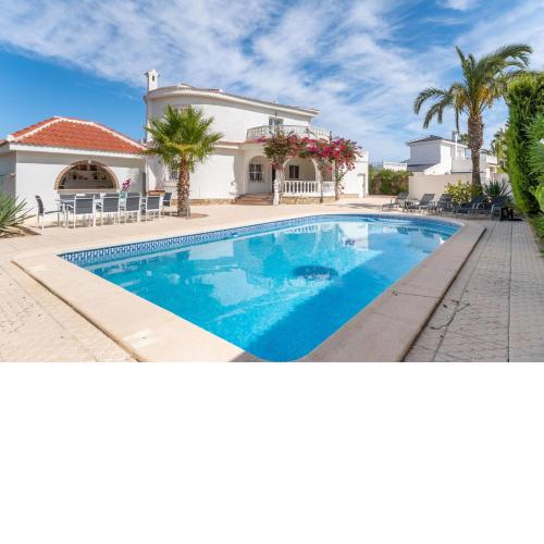 Modern villa with great location