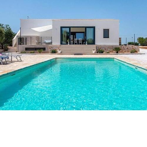 Modern villa with pool and views of Cisternino