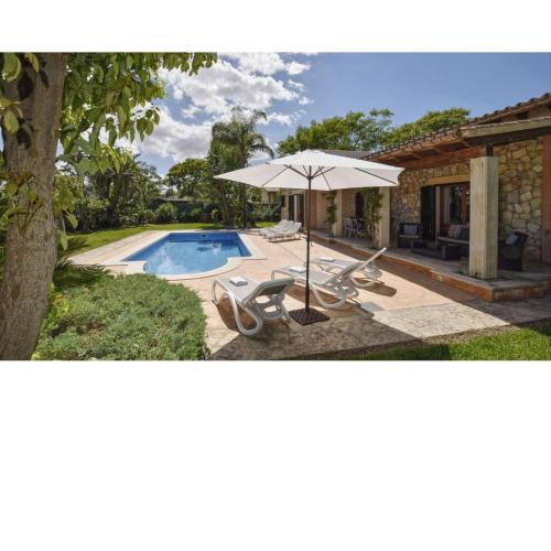 Modern villa with private pool 15 km from the sea