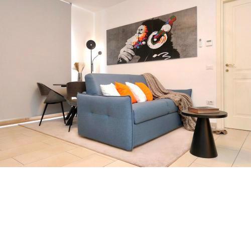 Modern/renovated apartment with huge balcony - near center!
