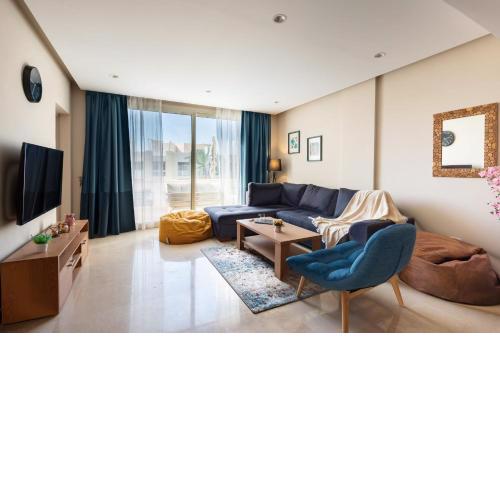 Modish 2 BDR w Rooftop Beach & Pool Access