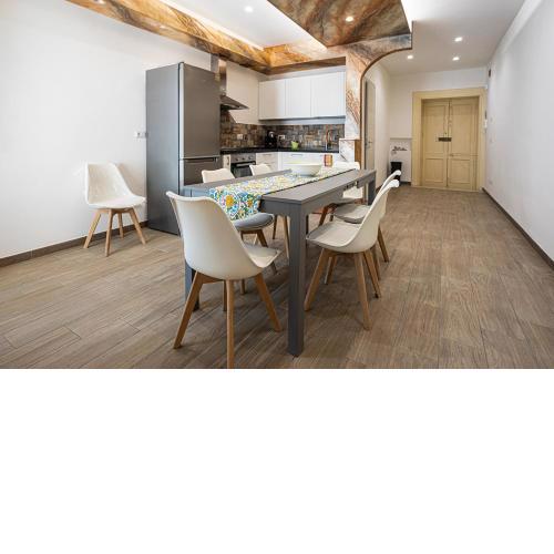 Mola’s Square House