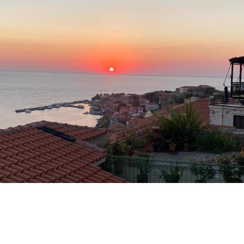 MOLYVOS BOUTIQUE HOUSE