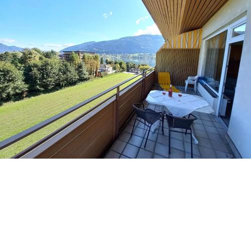 MONA aus KMB Seeappartement direkt am Ossiacher See mit Hallenbad Terasse Skiarena Gerlitzen