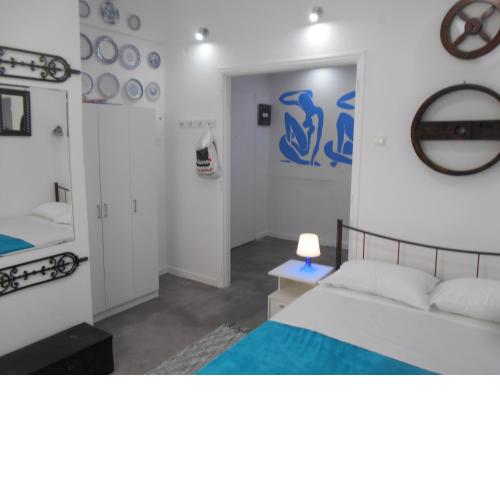 Monastiraki flea market & metro station appartment