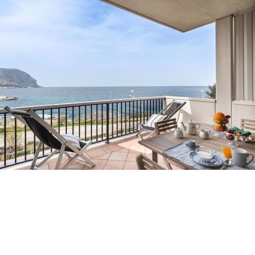 Mondello in Terrazza by DomuSicily