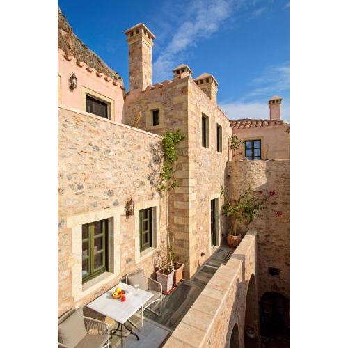 Moni Emvasis Luxury Suites