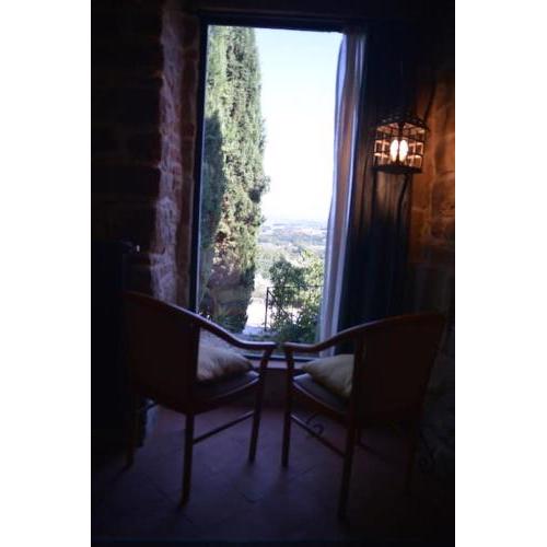 Monolocale, letto matrimoniale, La Cantina
