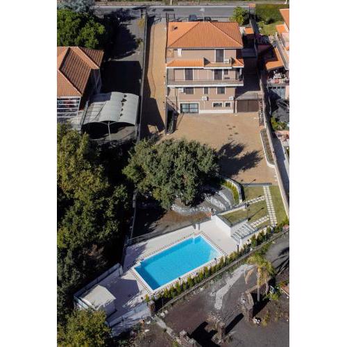 Montalbano Sweet Home, tra l' Etna e il mare