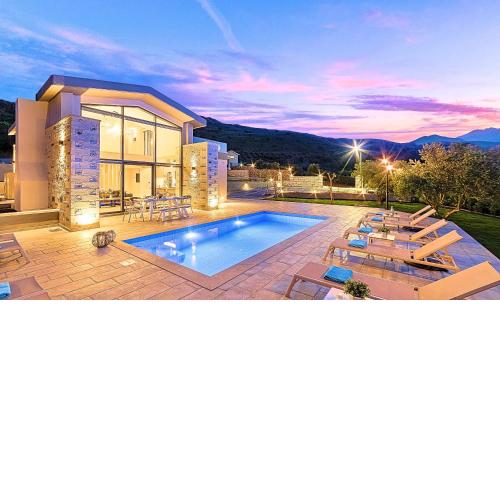 Moonlights Villas Heated Pool