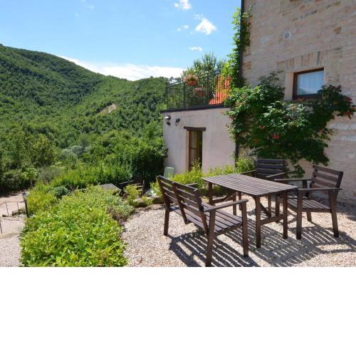 Mountain view apartment in Pergola with pool